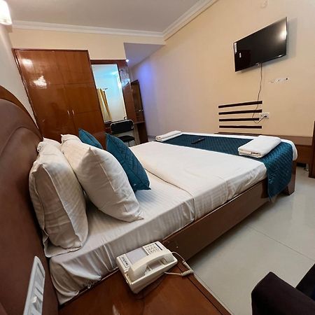 Blue Bliss Hotels By Pph Living Infantry Road Bangalore Exterior foto