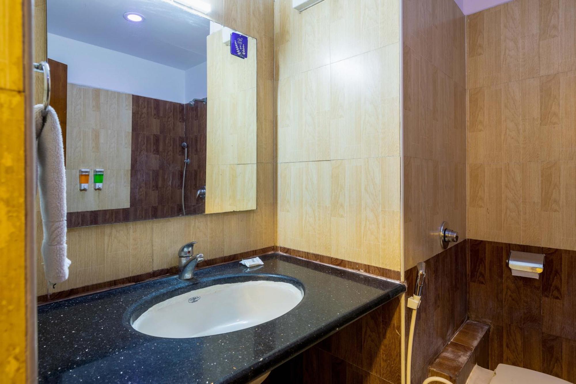 Blue Bliss Hotels By Pph Living Infantry Road Bangalore Exterior foto