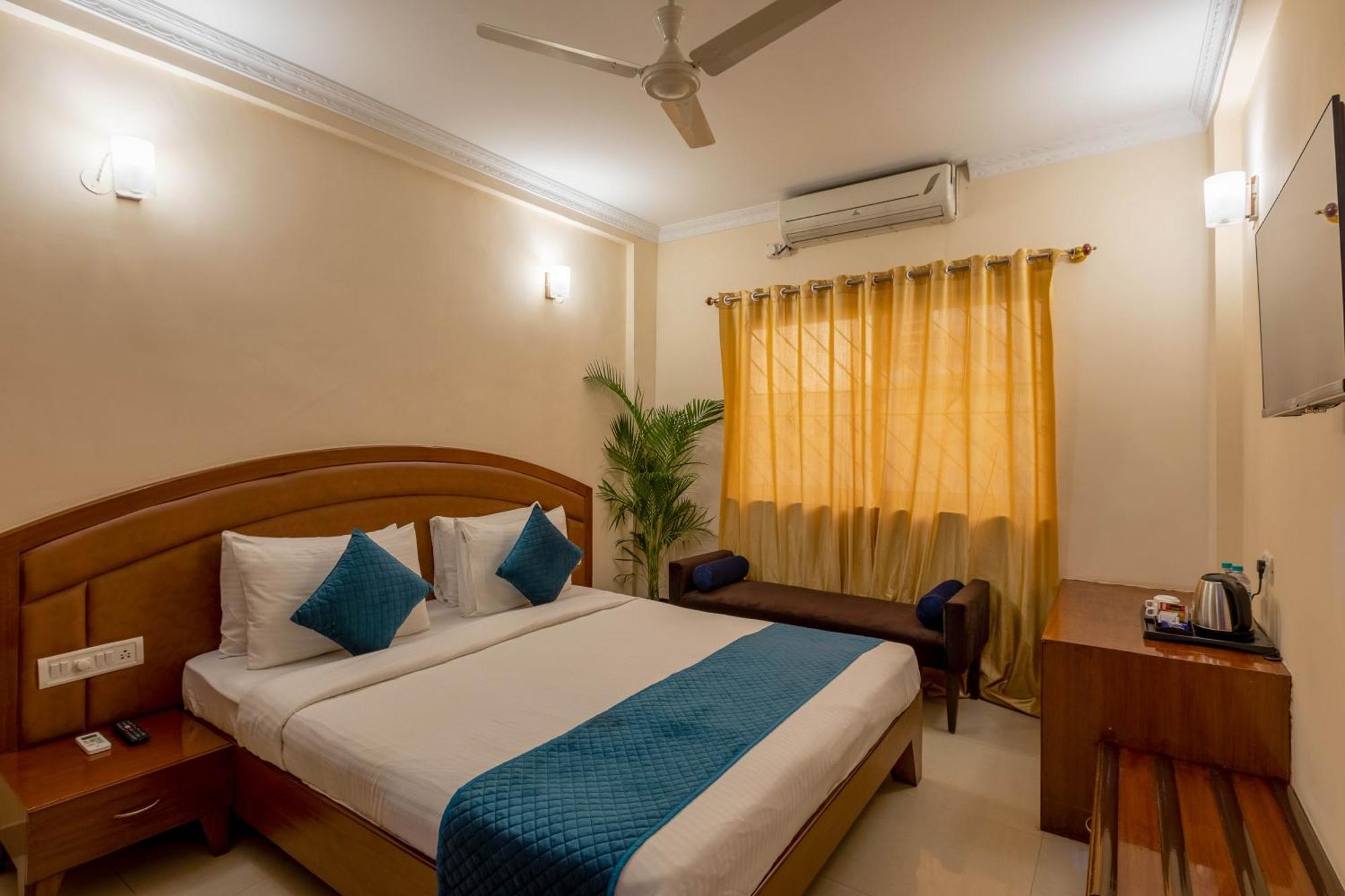 Blue Bliss Hotels By Pph Living Infantry Road Bangalore Exterior foto