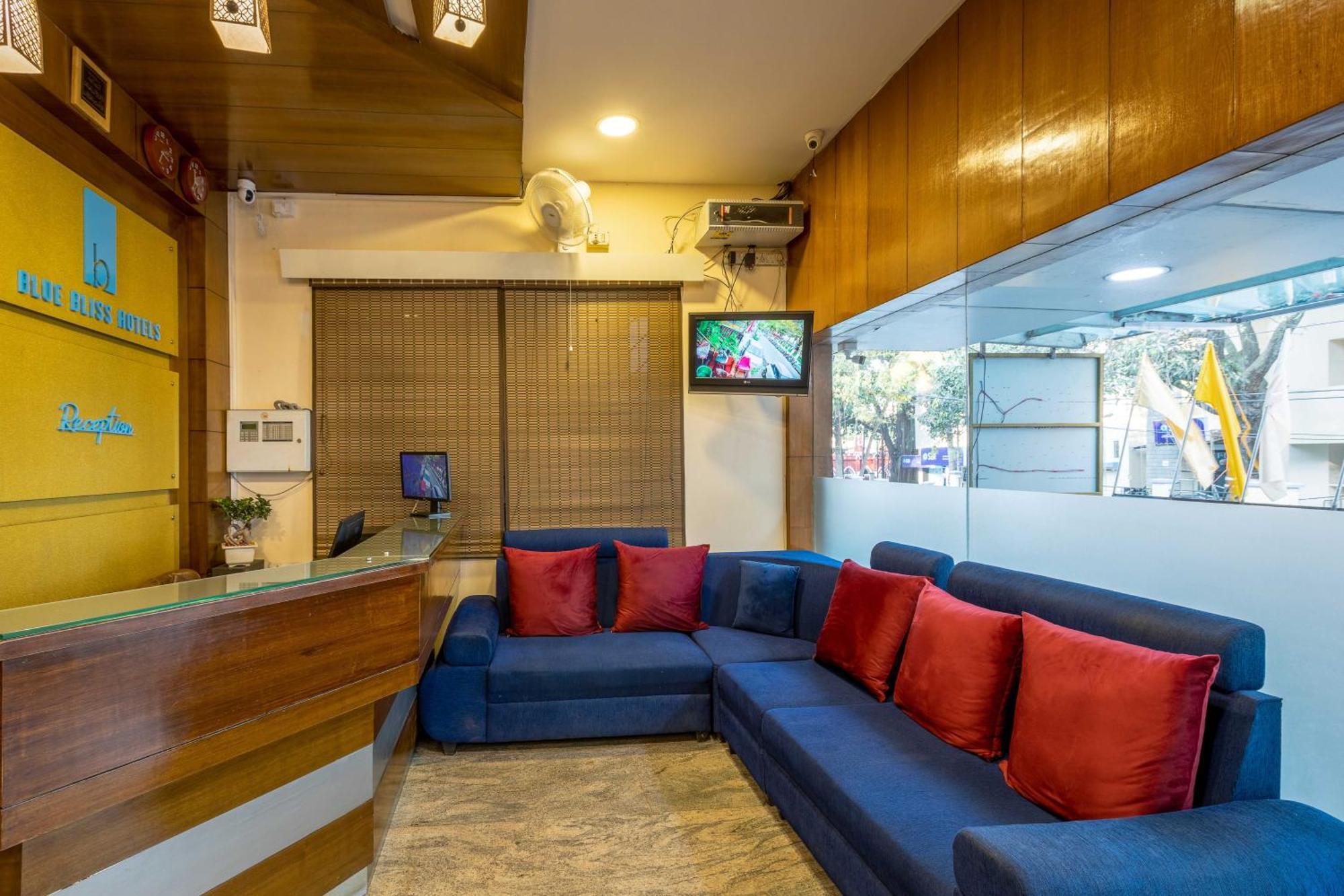 Blue Bliss Hotels By Pph Living Infantry Road Bangalore Exterior foto