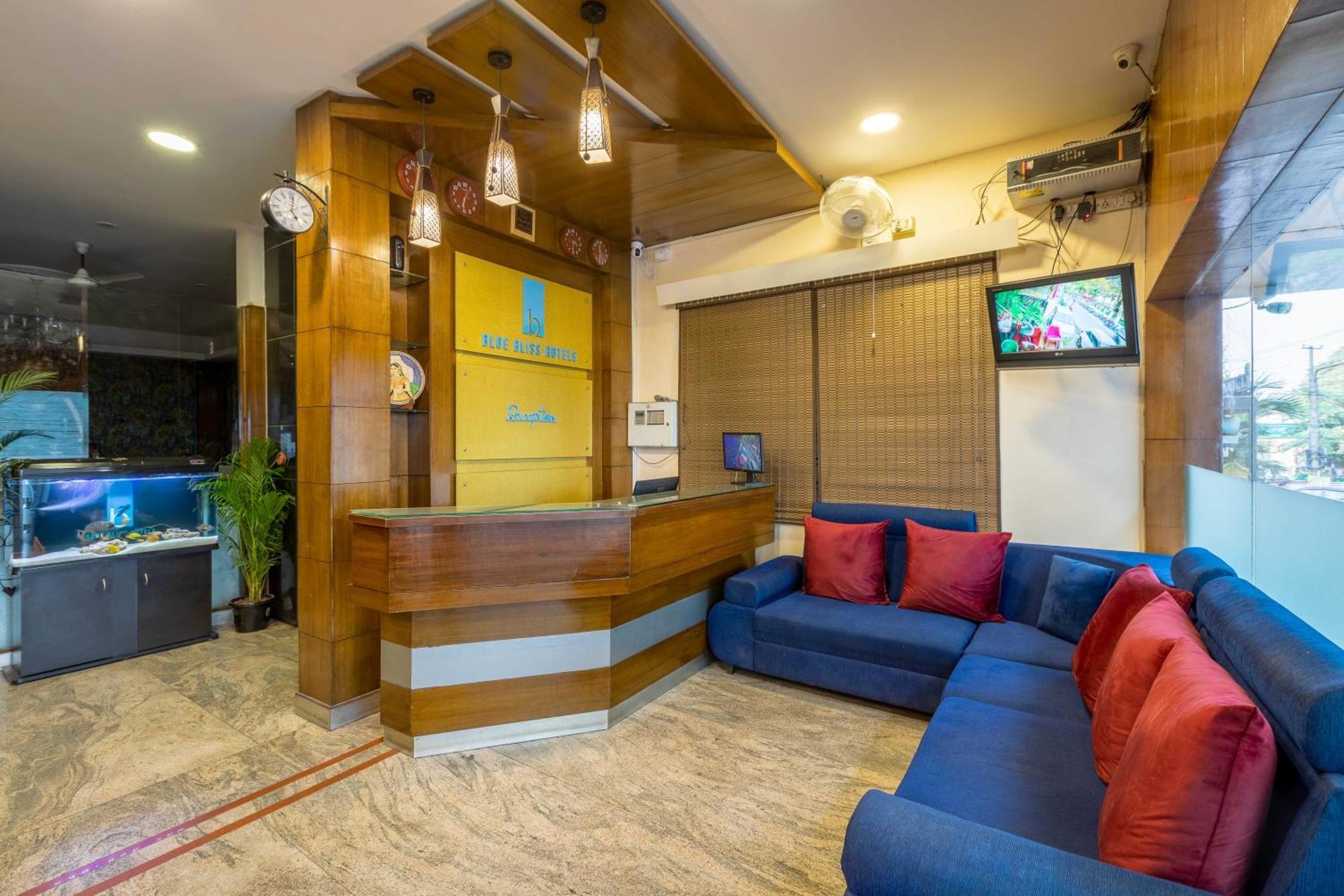 Blue Bliss Hotels By Pph Living Infantry Road Bangalore Exterior foto