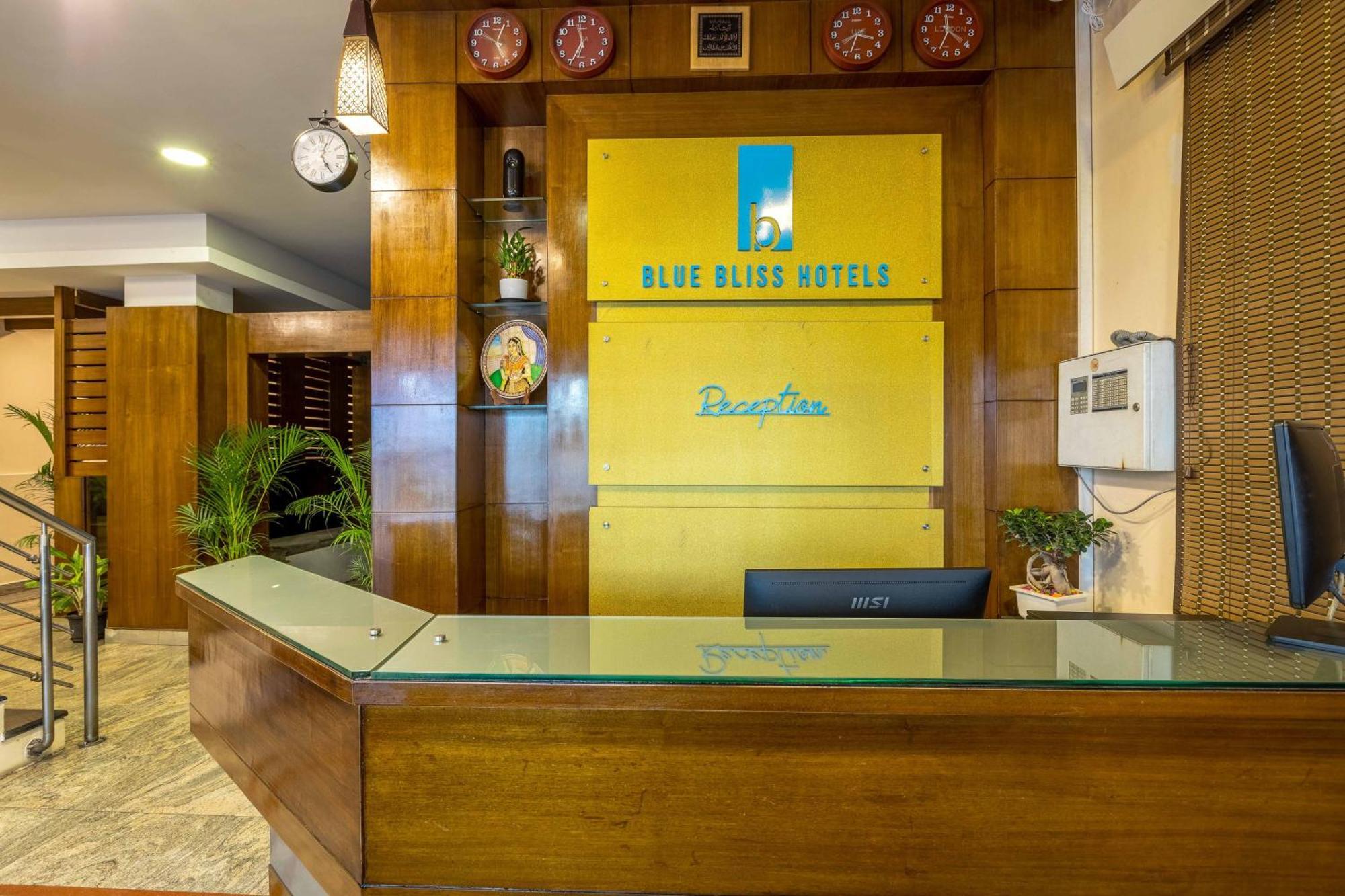 Blue Bliss Hotels By Pph Living Infantry Road Bangalore Exterior foto