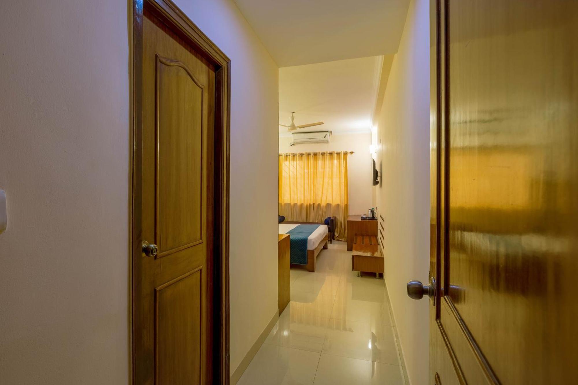 Blue Bliss Hotels By Pph Living Infantry Road Bangalore Exterior foto