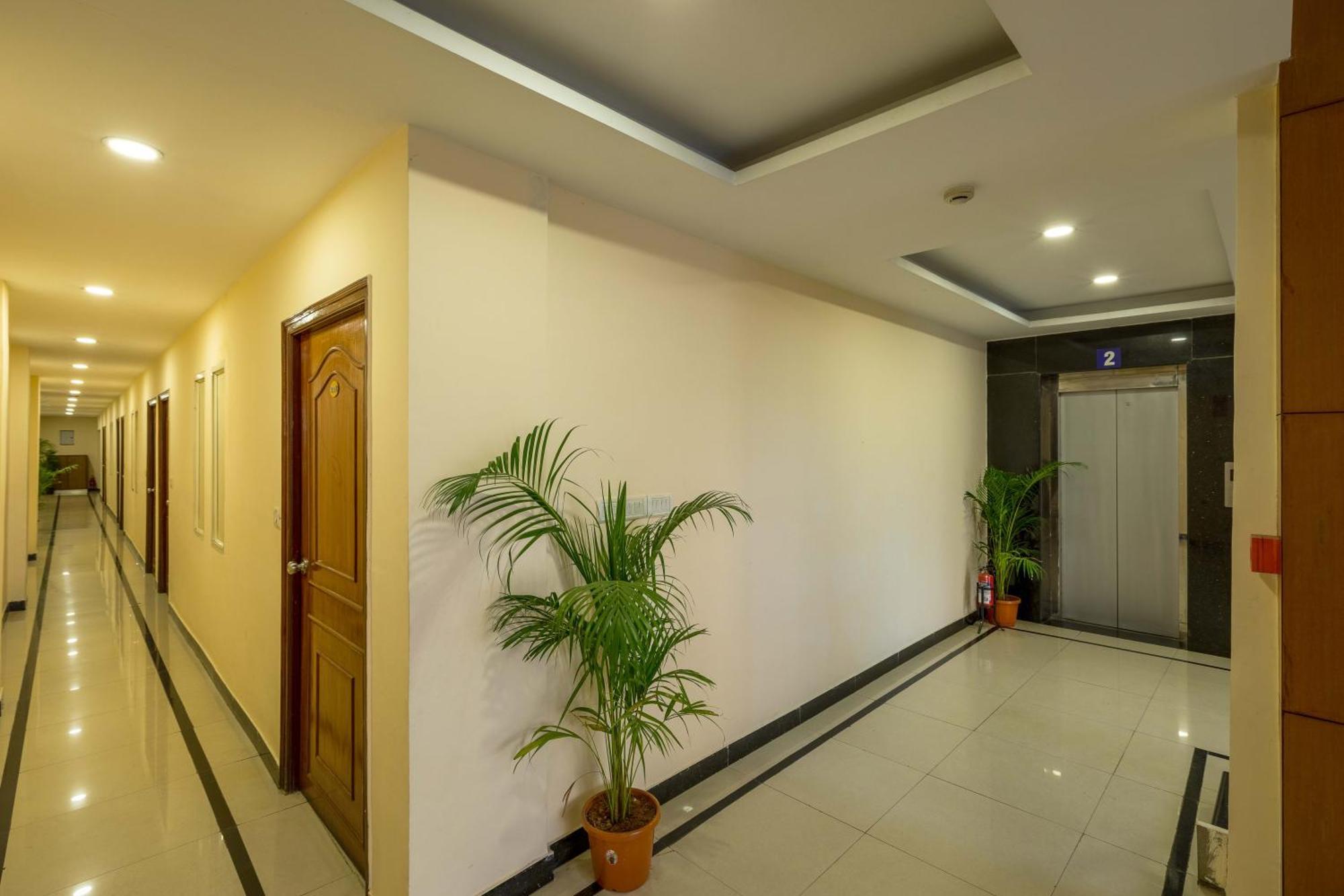 Blue Bliss Hotels By Pph Living Infantry Road Bangalore Exterior foto