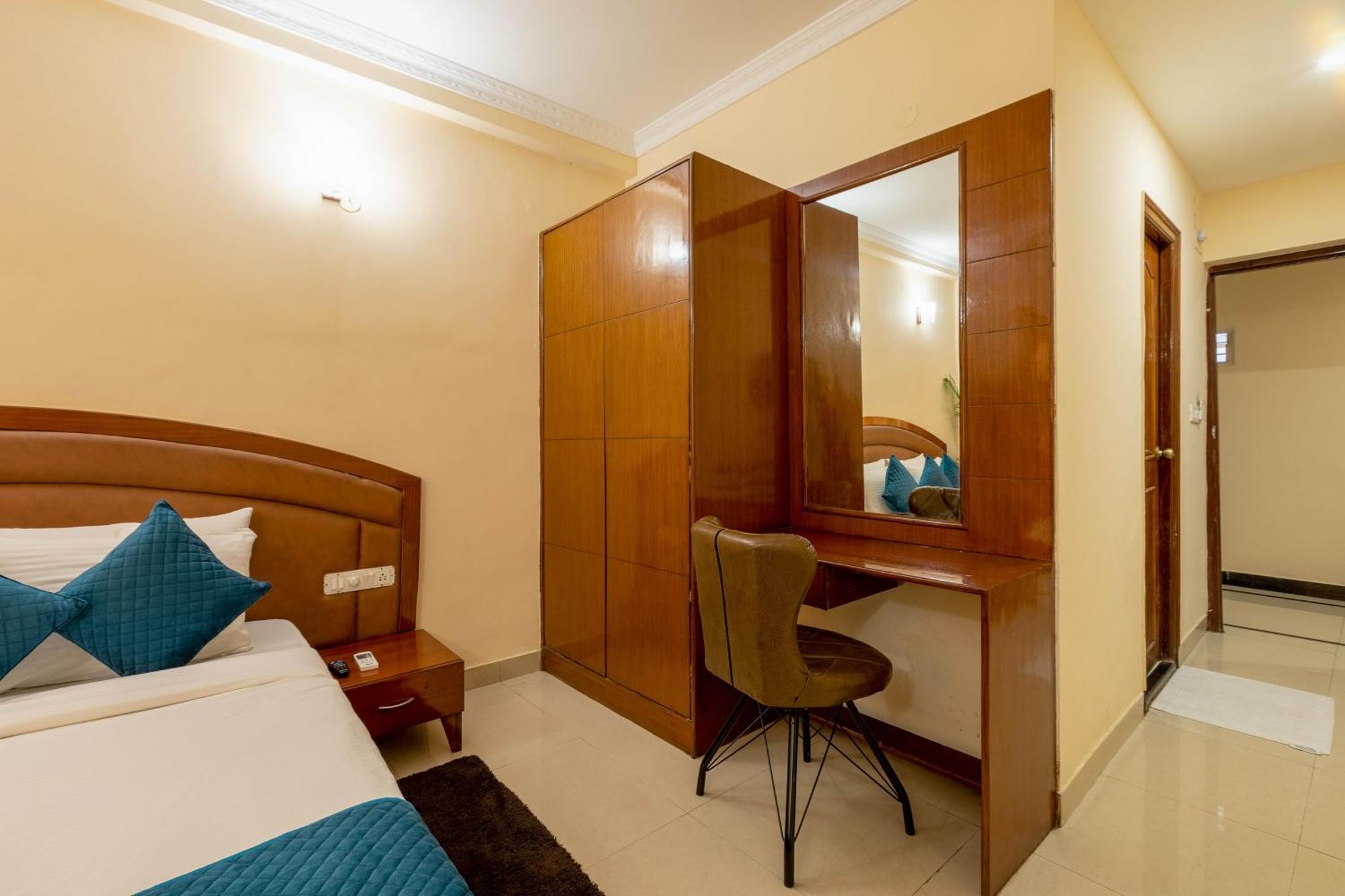 Blue Bliss Hotels By Pph Living Infantry Road Bangalore Exterior foto