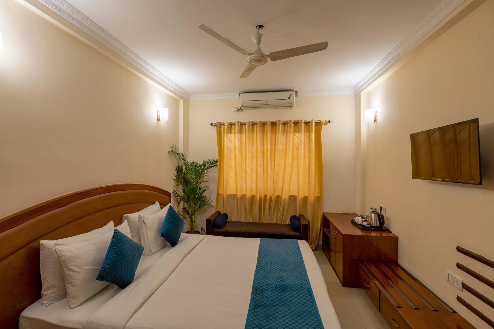 Blue Bliss Hotels By Pph Living Infantry Road Bangalore Exterior foto