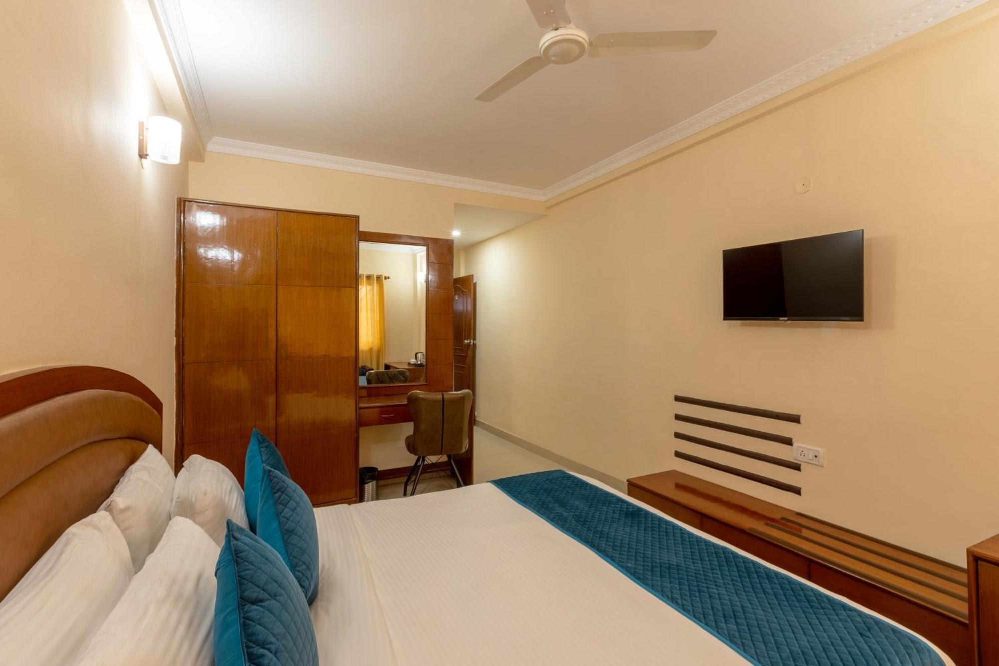 Blue Bliss Hotels By Pph Living Infantry Road Bangalore Exterior foto