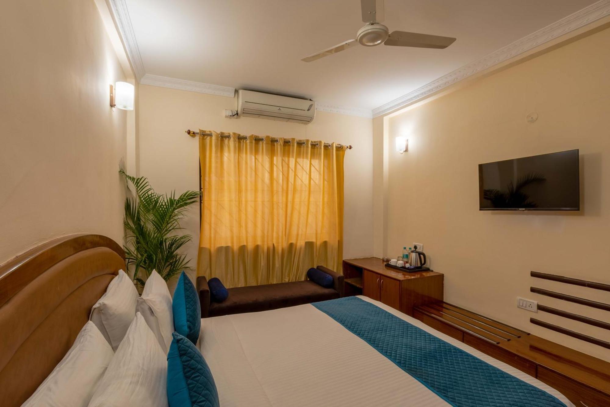 Blue Bliss Hotels By Pph Living Infantry Road Bangalore Exterior foto