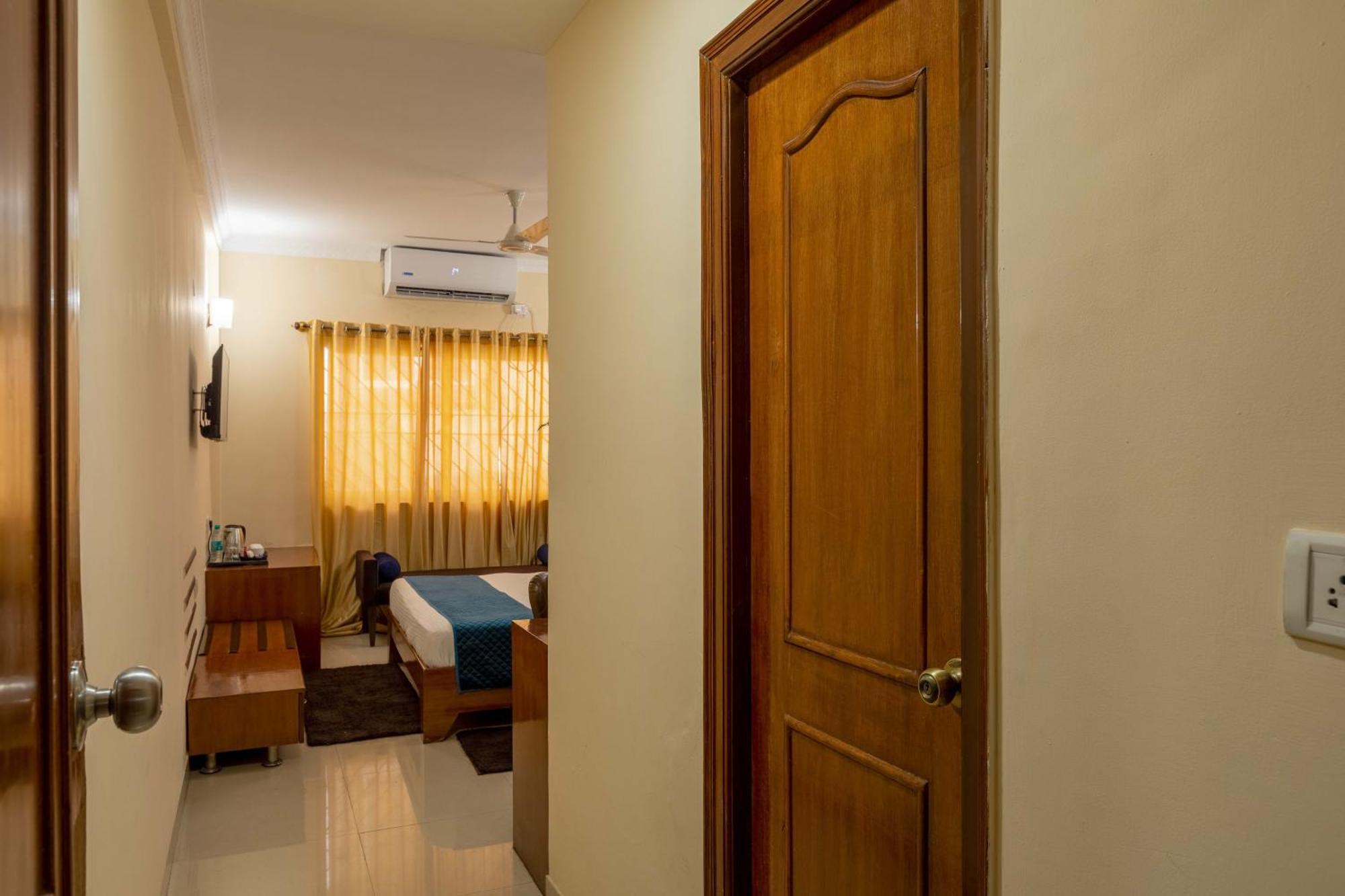 Blue Bliss Hotels By Pph Living Infantry Road Bangalore Exterior foto