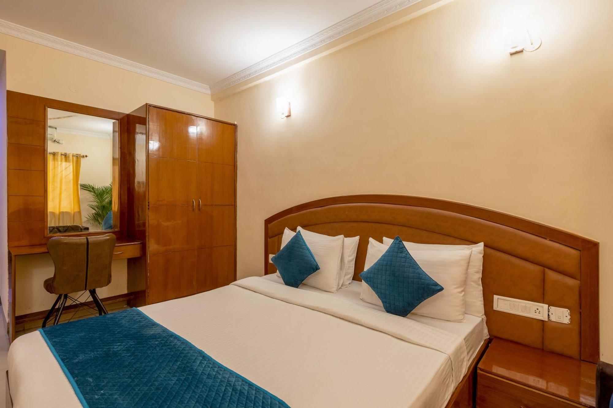 Blue Bliss Hotels By Pph Living Infantry Road Bangalore Exterior foto