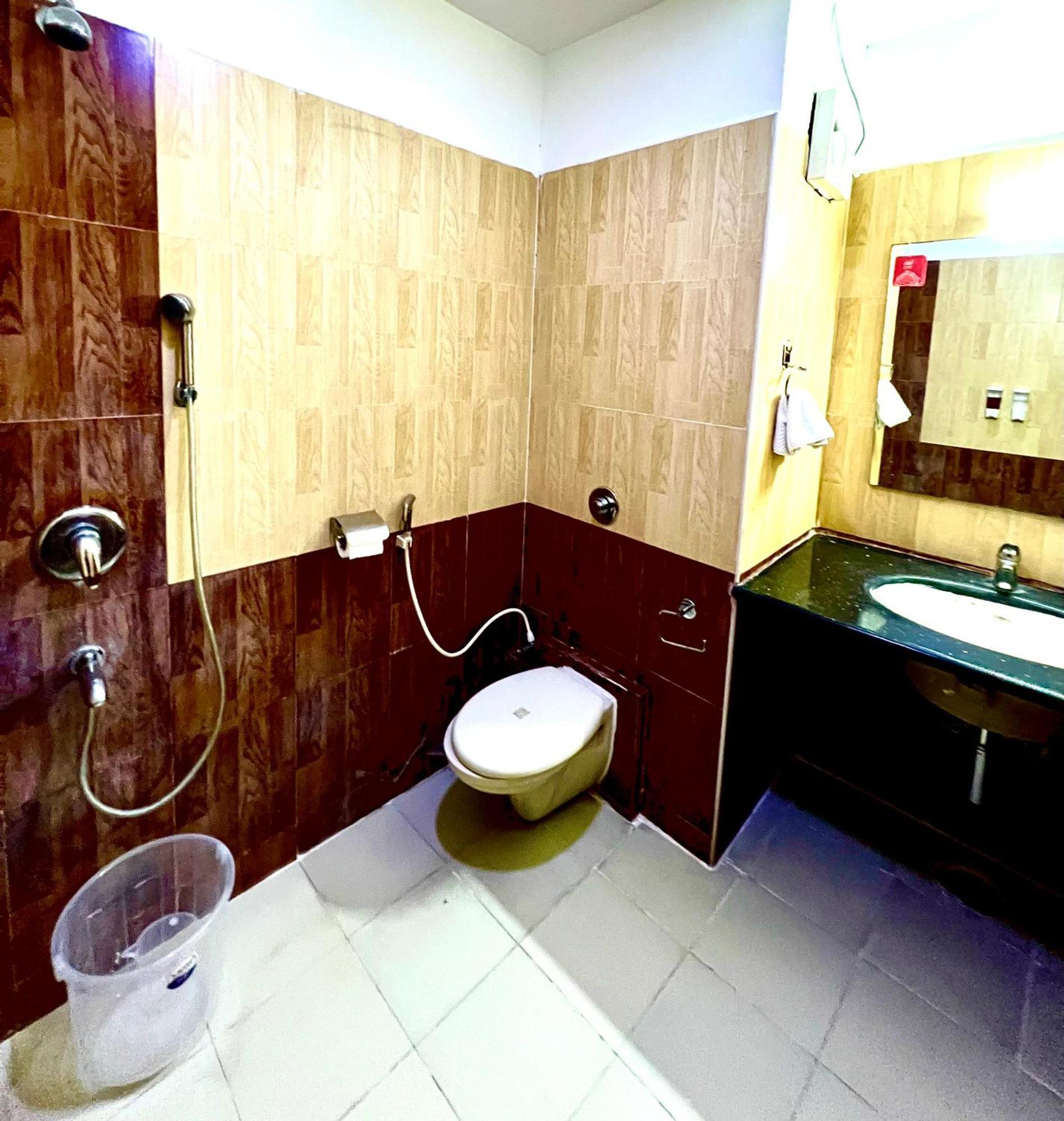 Blue Bliss Hotels By Pph Living Infantry Road Bangalore Exterior foto