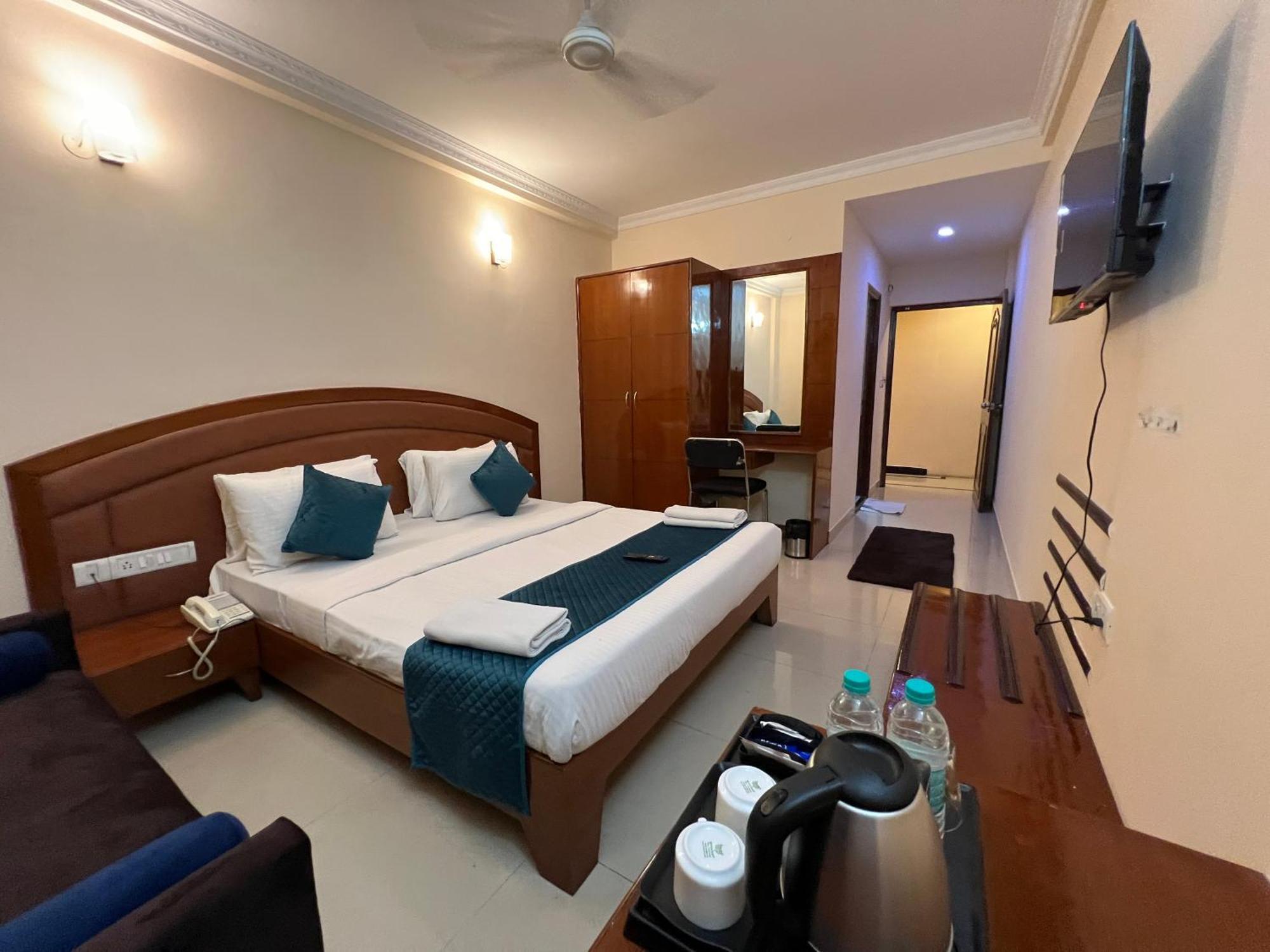 Blue Bliss Hotels By Pph Living Infantry Road Bangalore Exterior foto