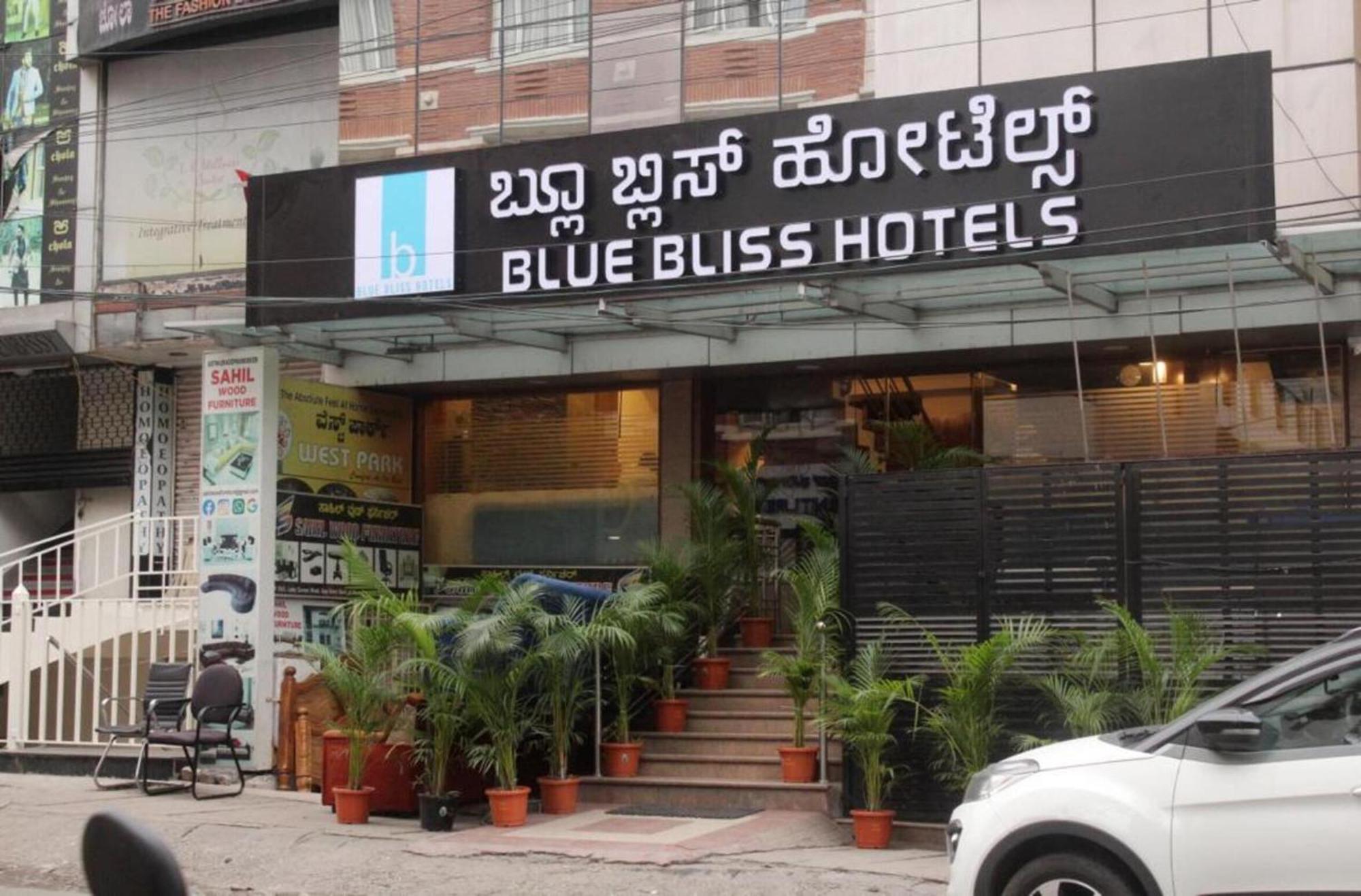 Blue Bliss Hotels By Pph Living Infantry Road Bangalore Exterior foto