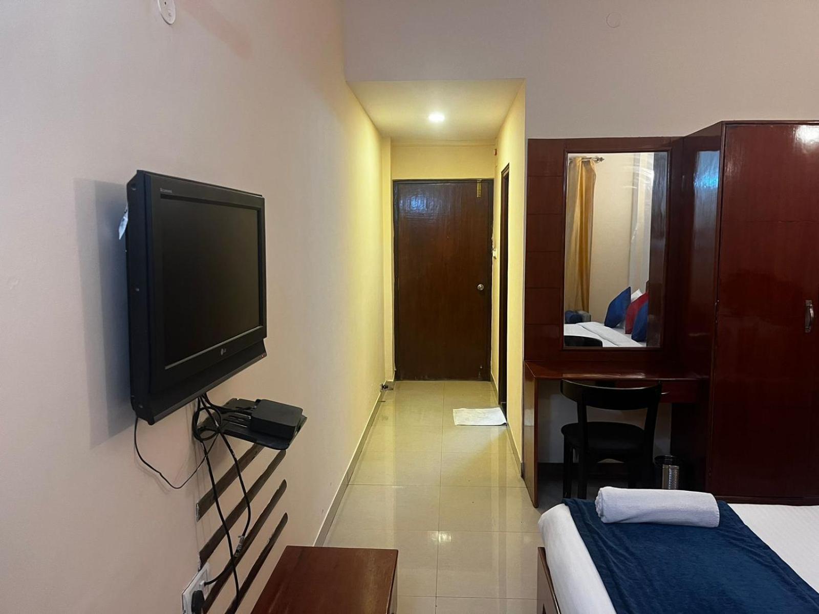 Blue Bliss Hotels By Pph Living Infantry Road Bangalore Exterior foto